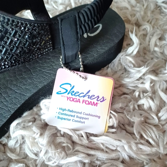 Skechers Yoga Foam Sandals - Picture 9 of 15